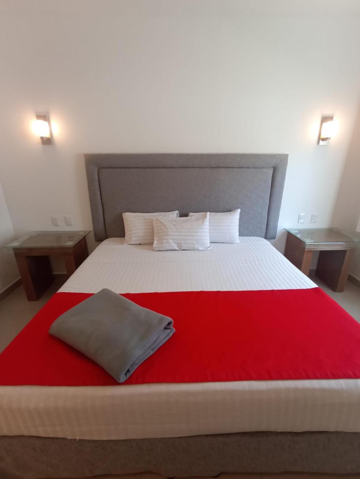 Отель Zar Guadalajara La Venta del Astillero Экстерьер фото